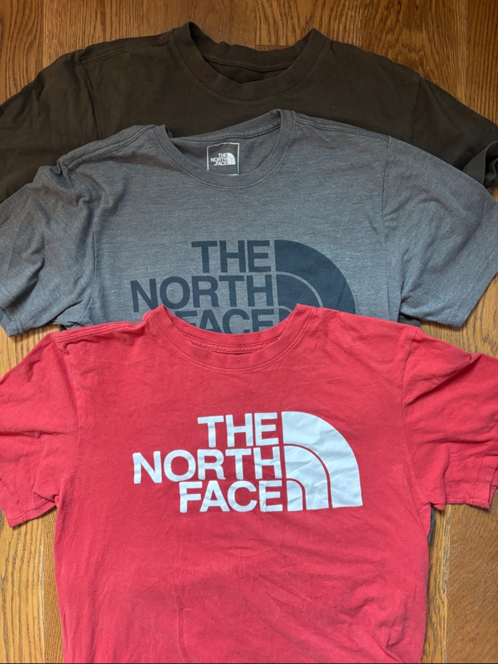 The North Face  Short-Sleeve Logo Tee in Red, Gray, Brown